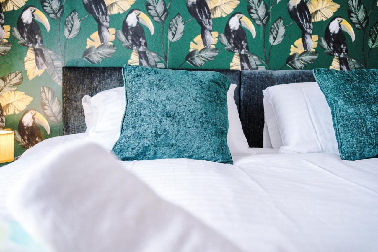 Rest & Recharge At The Station Apartment *