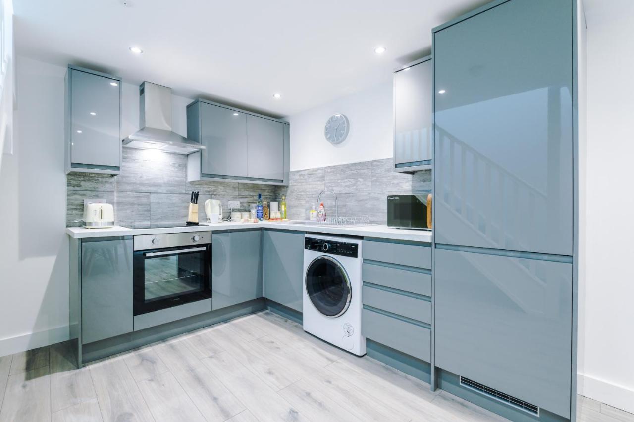 Rest & Recharge At The Station Apartment